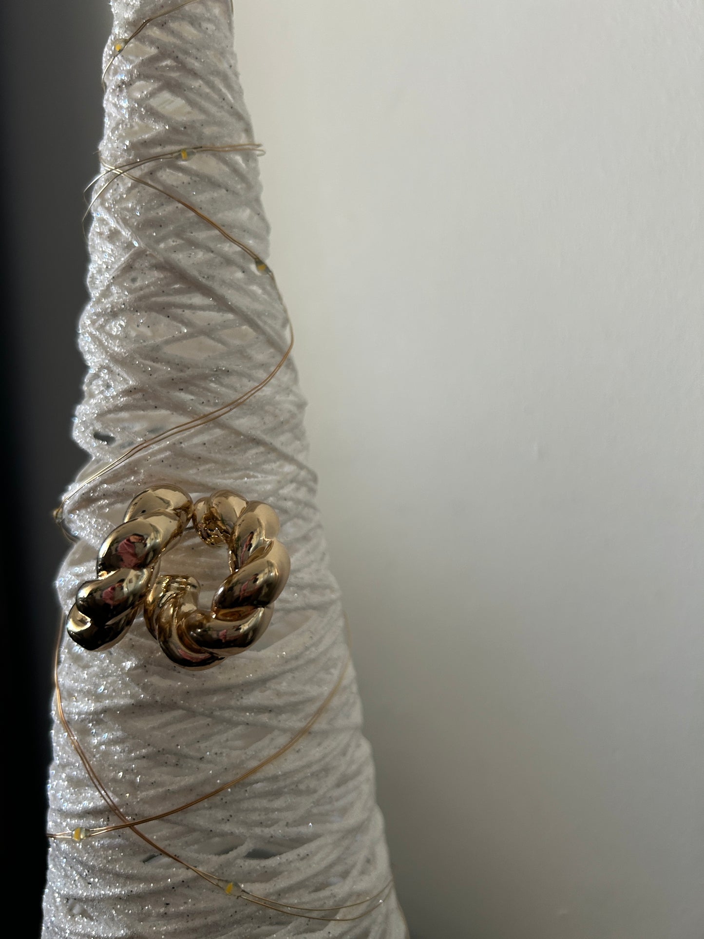 Croissant hoop Earring